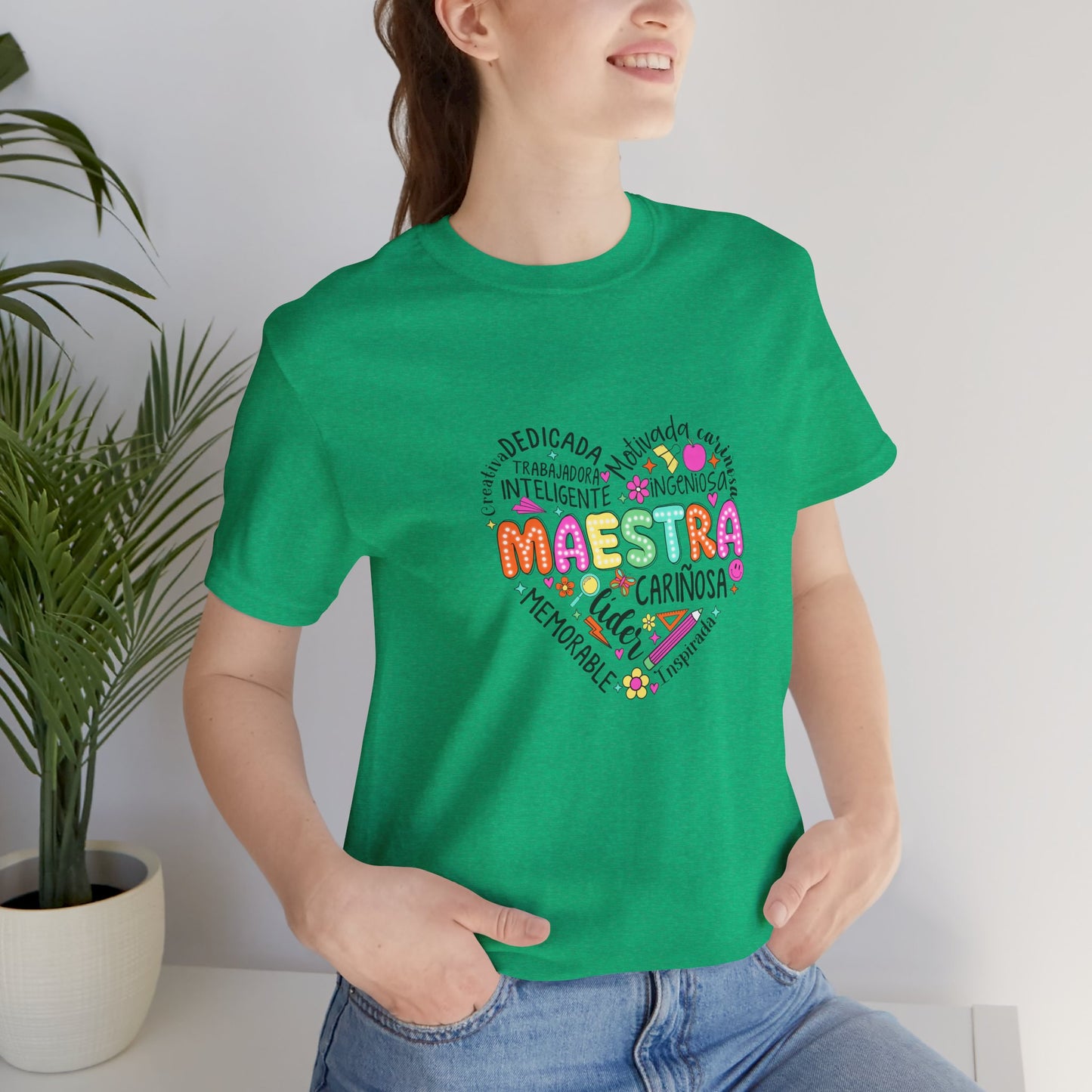 Camisa de maestra de corazón de Maestra española, camisa de corazón de Maestra de colores brillantes, camisa de Maestra de español, camiseta de Maestra personalizada, camisa de maestro personalizada 