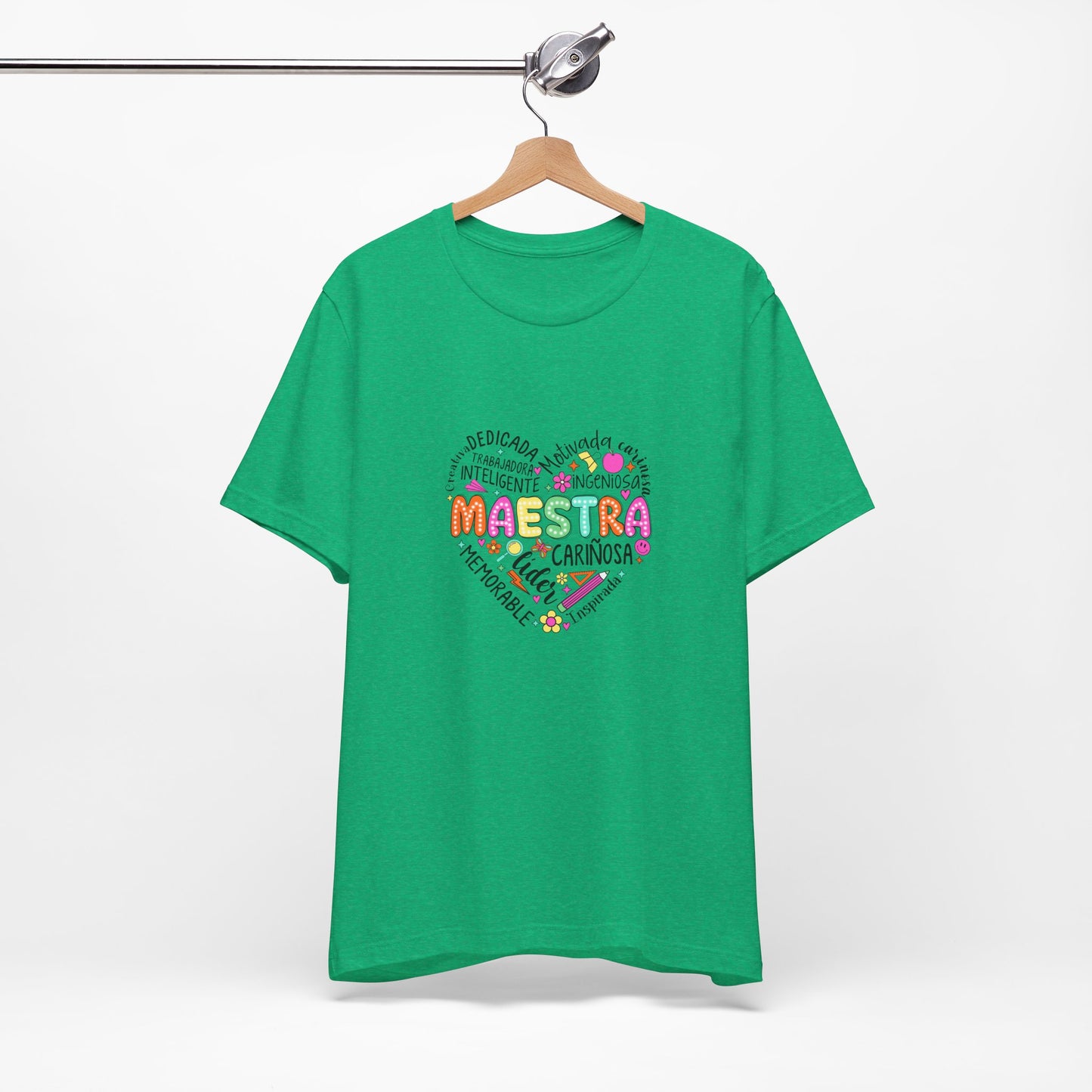 Camisa de maestra de corazón de Maestra española, camisa de corazón de Maestra de colores brillantes, camisa de Maestra de español, camiseta de Maestra personalizada, camisa de maestro personalizada 