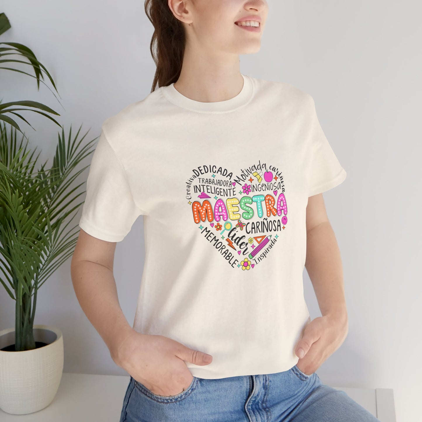 Camisa de maestra de corazón de Maestra española, camisa de corazón de Maestra de colores brillantes, camisa de Maestra de español, camiseta de Maestra personalizada, camisa de maestro personalizada 