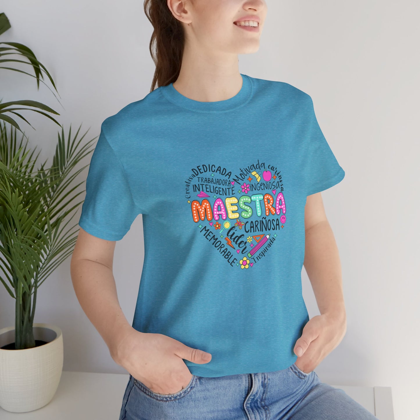 Camisa de maestra de corazón de Maestra española, camisa de corazón de Maestra de colores brillantes, camisa de Maestra de español, camiseta de Maestra personalizada, camisa de maestro personalizada 