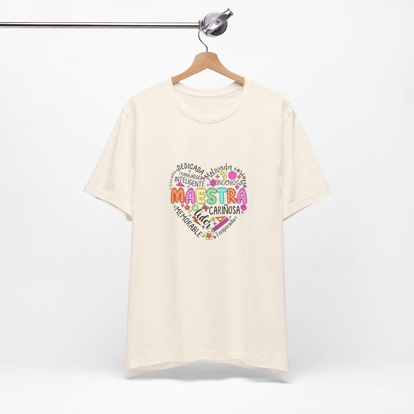 Camisa de maestra de corazón de Maestra española, camisa de corazón de Maestra de colores brillantes, camisa de Maestra de español, camiseta de Maestra personalizada, camisa de maestro personalizada 