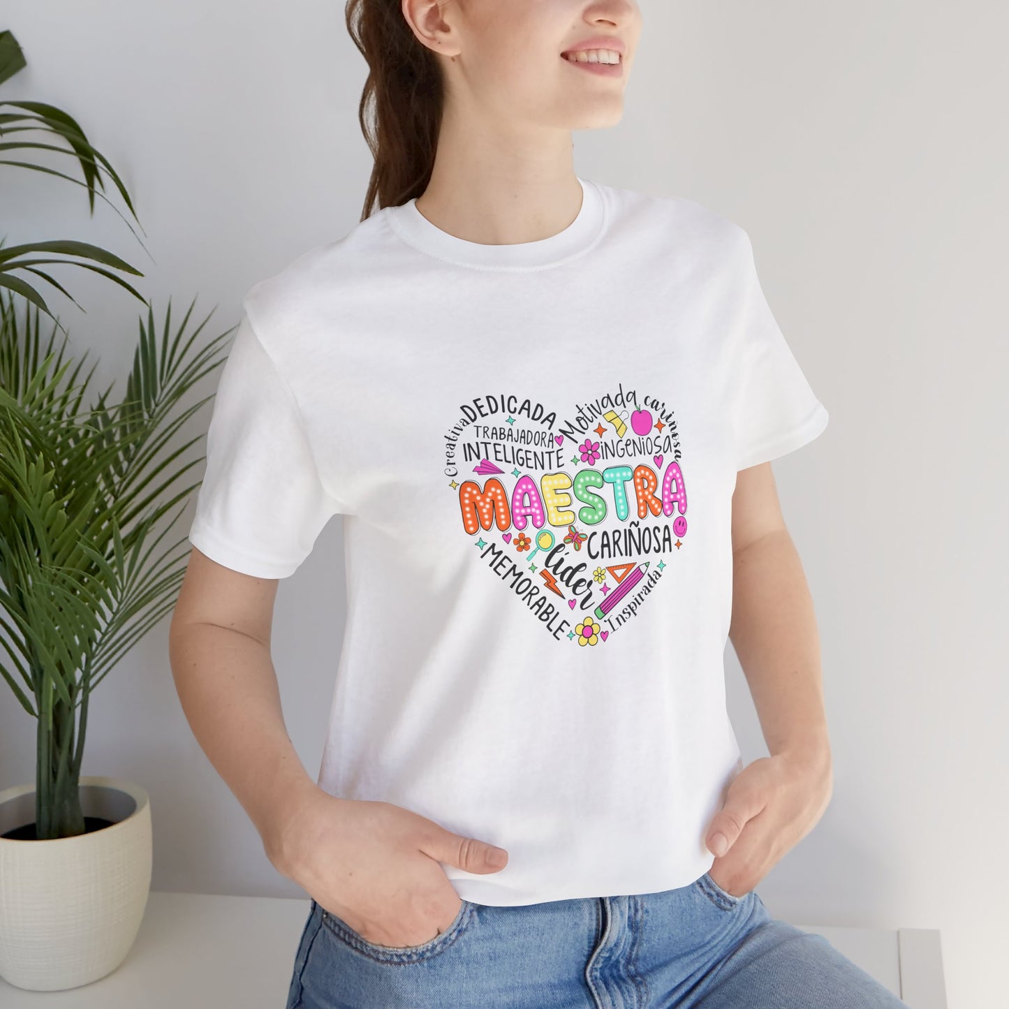 Camisa de maestra de corazón de Maestra española, camisa de corazón de Maestra de colores brillantes, camisa de Maestra de español, camiseta de Maestra personalizada, camisa de maestro personalizada 