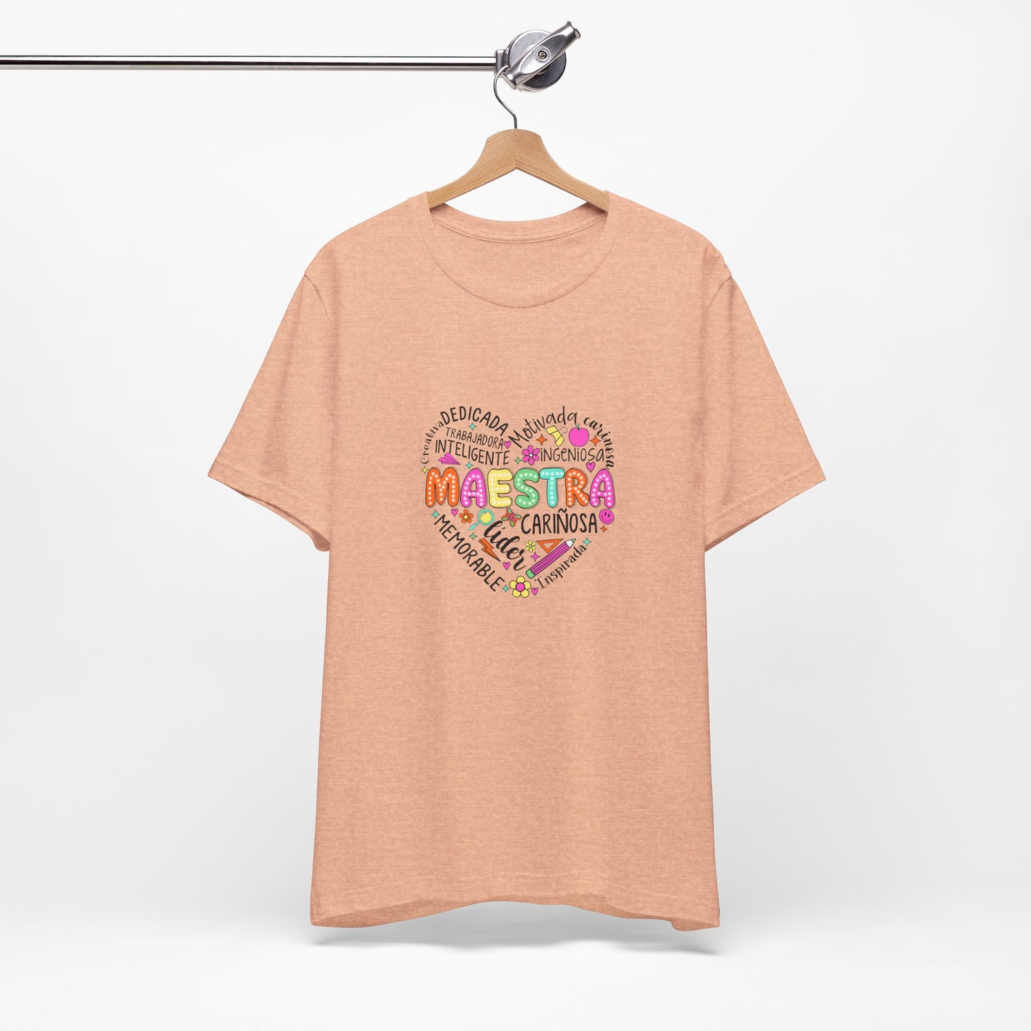 Camisa de maestra de corazón de Maestra española, camisa de corazón de Maestra de colores brillantes, camisa de Maestra de español, camiseta de Maestra personalizada, camisa de maestro personalizada 