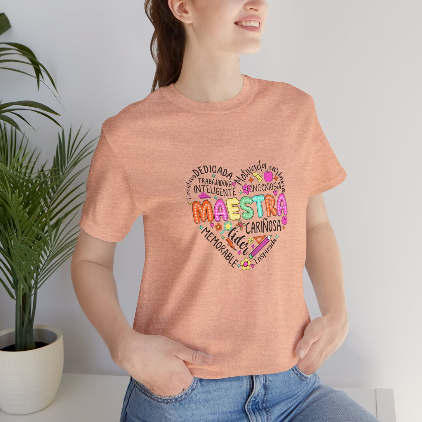 Camisa de maestra de corazón de Maestra española, camisa de corazón de Maestra de colores brillantes, camisa de Maestra de español, camiseta de Maestra personalizada, camisa de maestro personalizada 