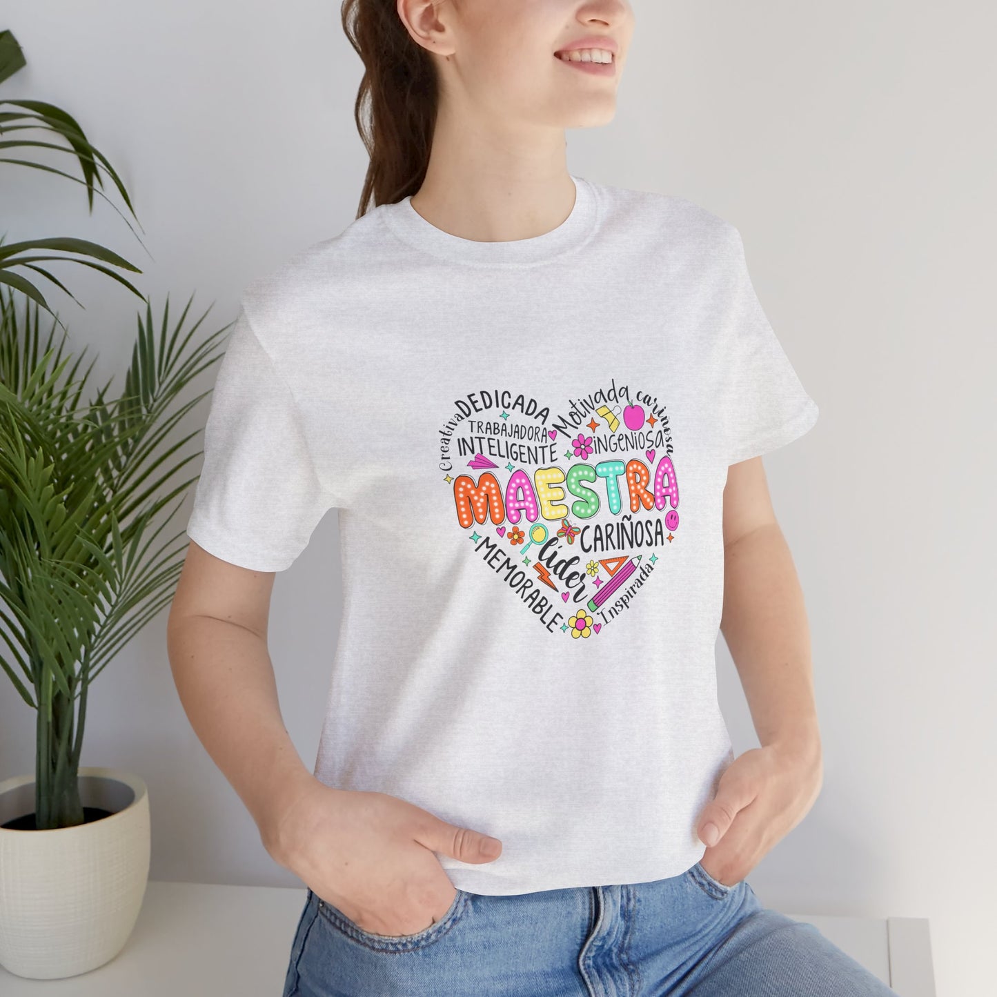 Camisa de maestra de corazón de Maestra española, camisa de corazón de Maestra de colores brillantes, camisa de Maestra de español, camiseta de Maestra personalizada, camisa de maestro personalizada 